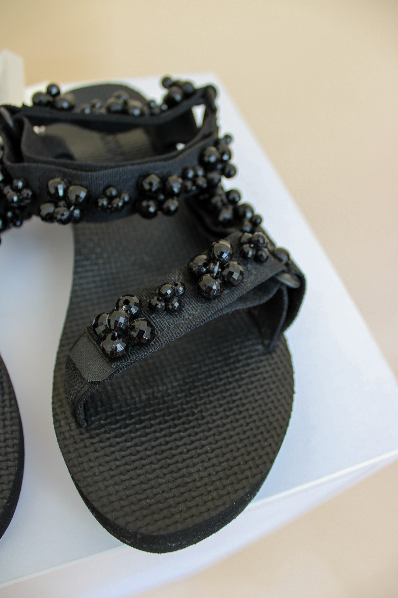 ARIZONA LOVE 'Black pearl' Embellished Sandals Size 4.5-5