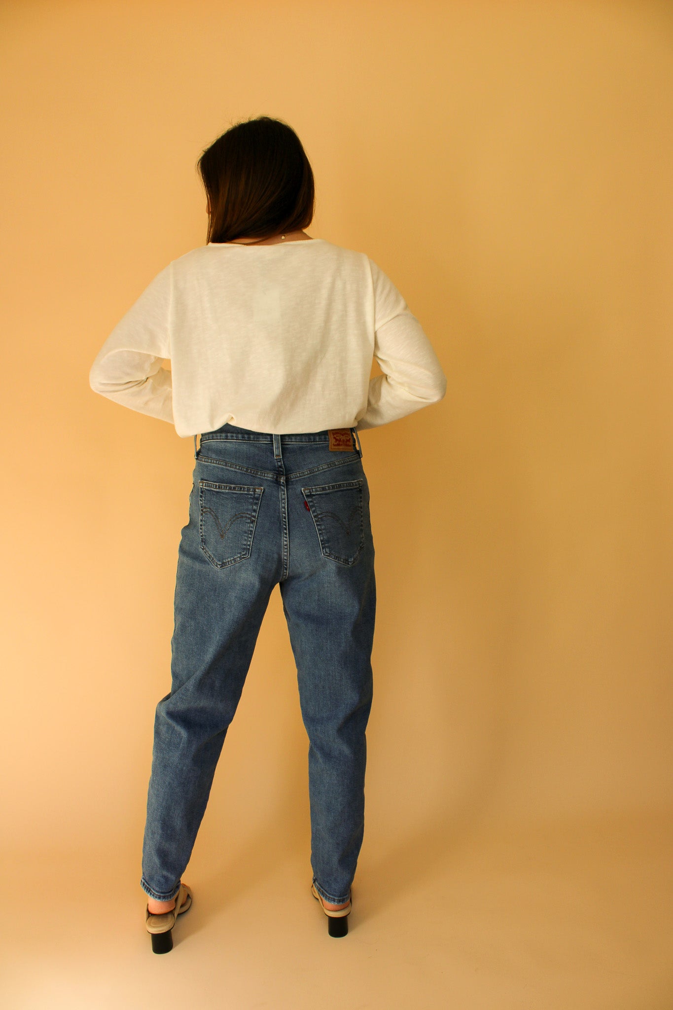 LEVI High Waisted Mom Jeans Size 32"