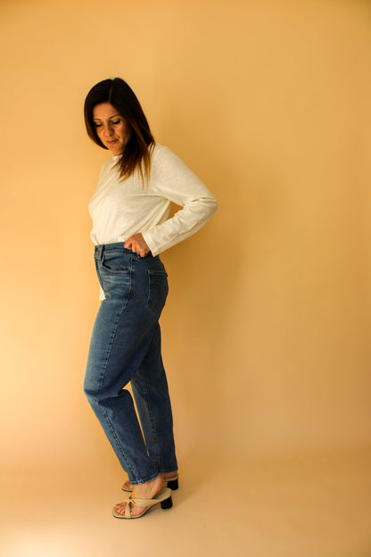 LEVI High Waisted Mom Jeans Size 32"