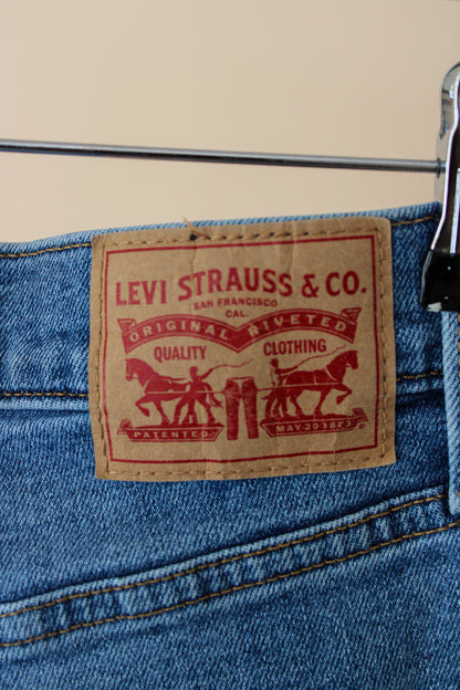 LEVI High Waisted Mom Jeans Size 32"